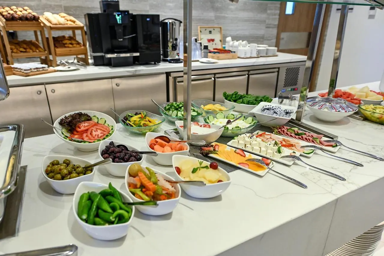 Comfort Hotel Jeddah King Road 3*,  Saudi-Arabien