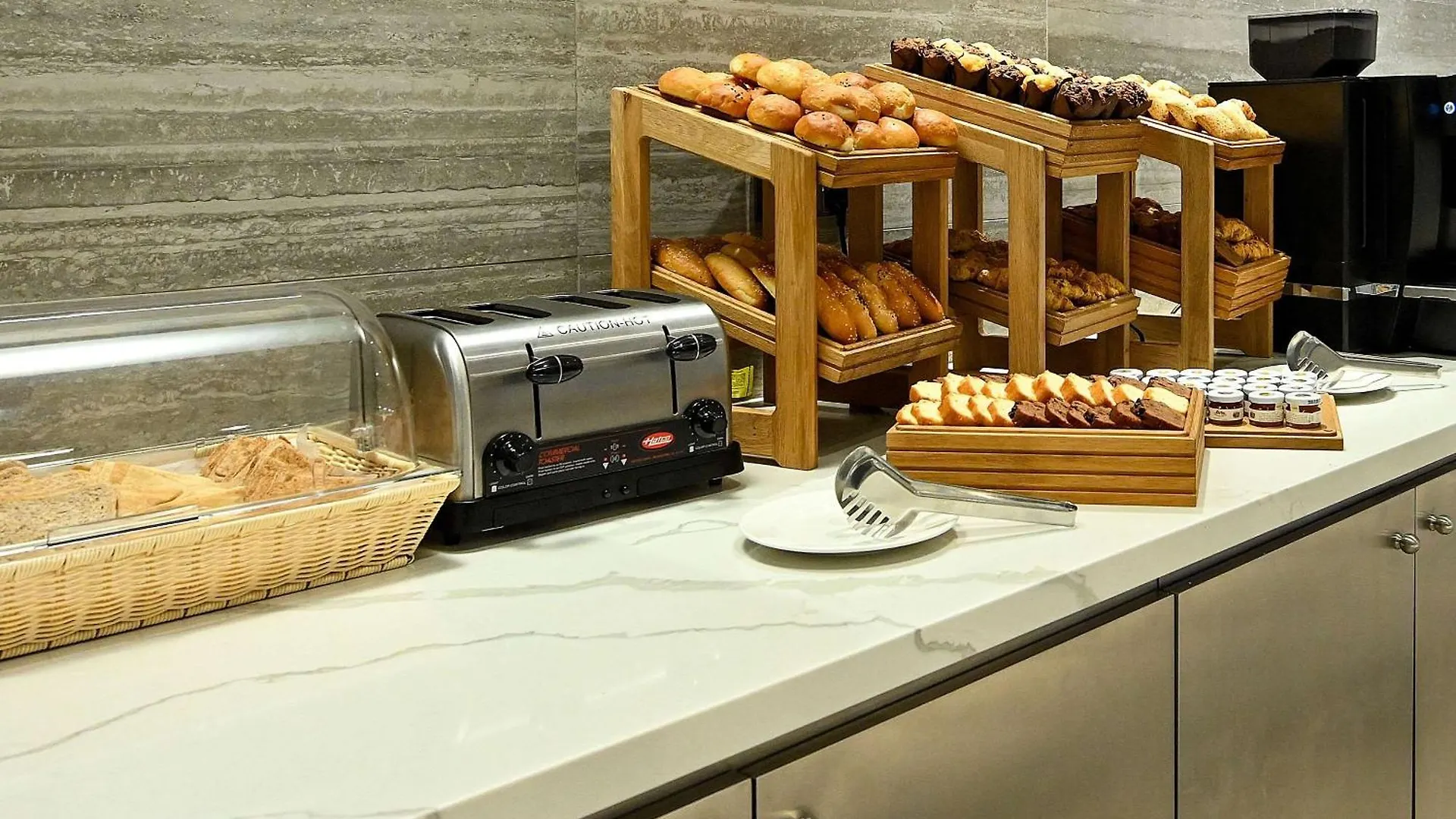 Comfort Hotel Jeddah King Road 3*,